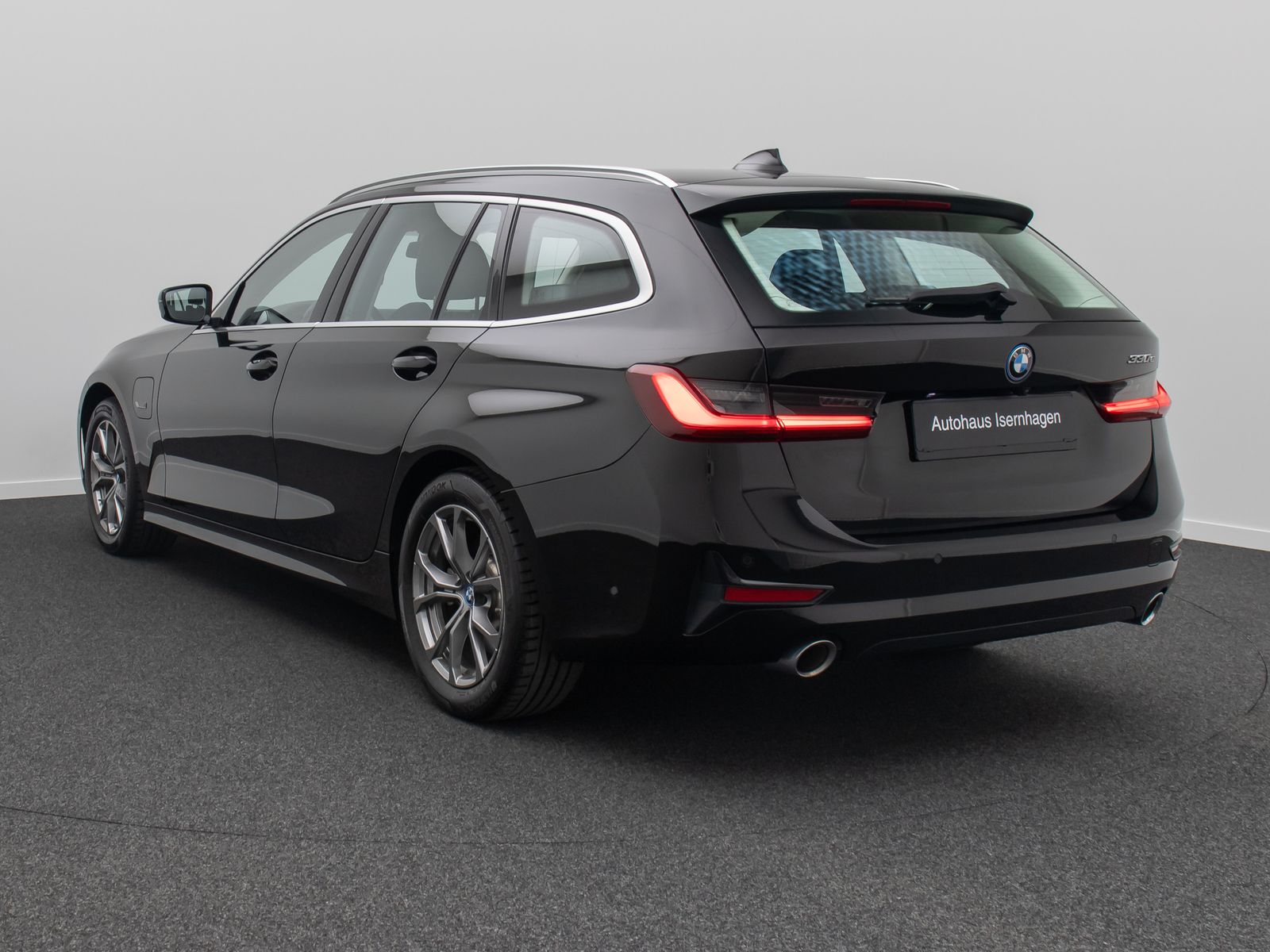 BMW 330e Sport Line - Samsaru's Car Outlet