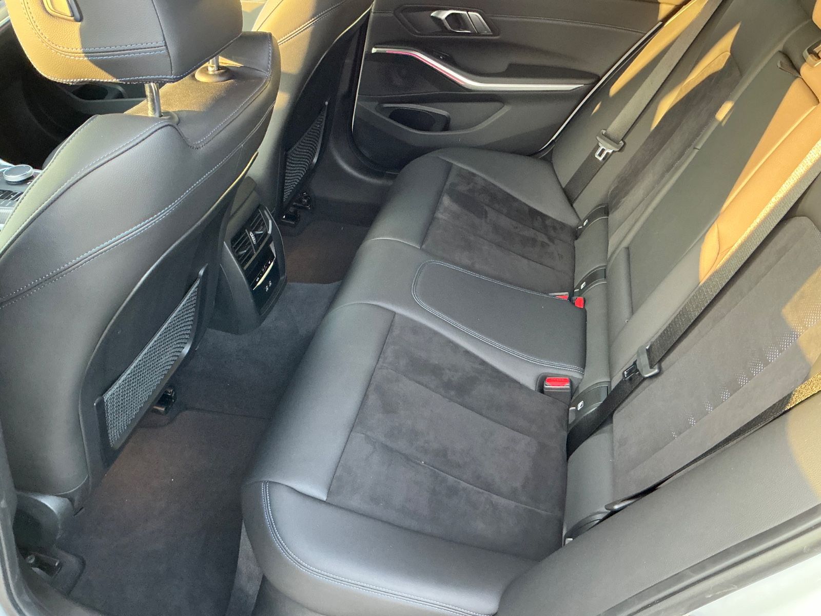 BMW 320 Touring i M Sport - Samsaru's Car Outlet
