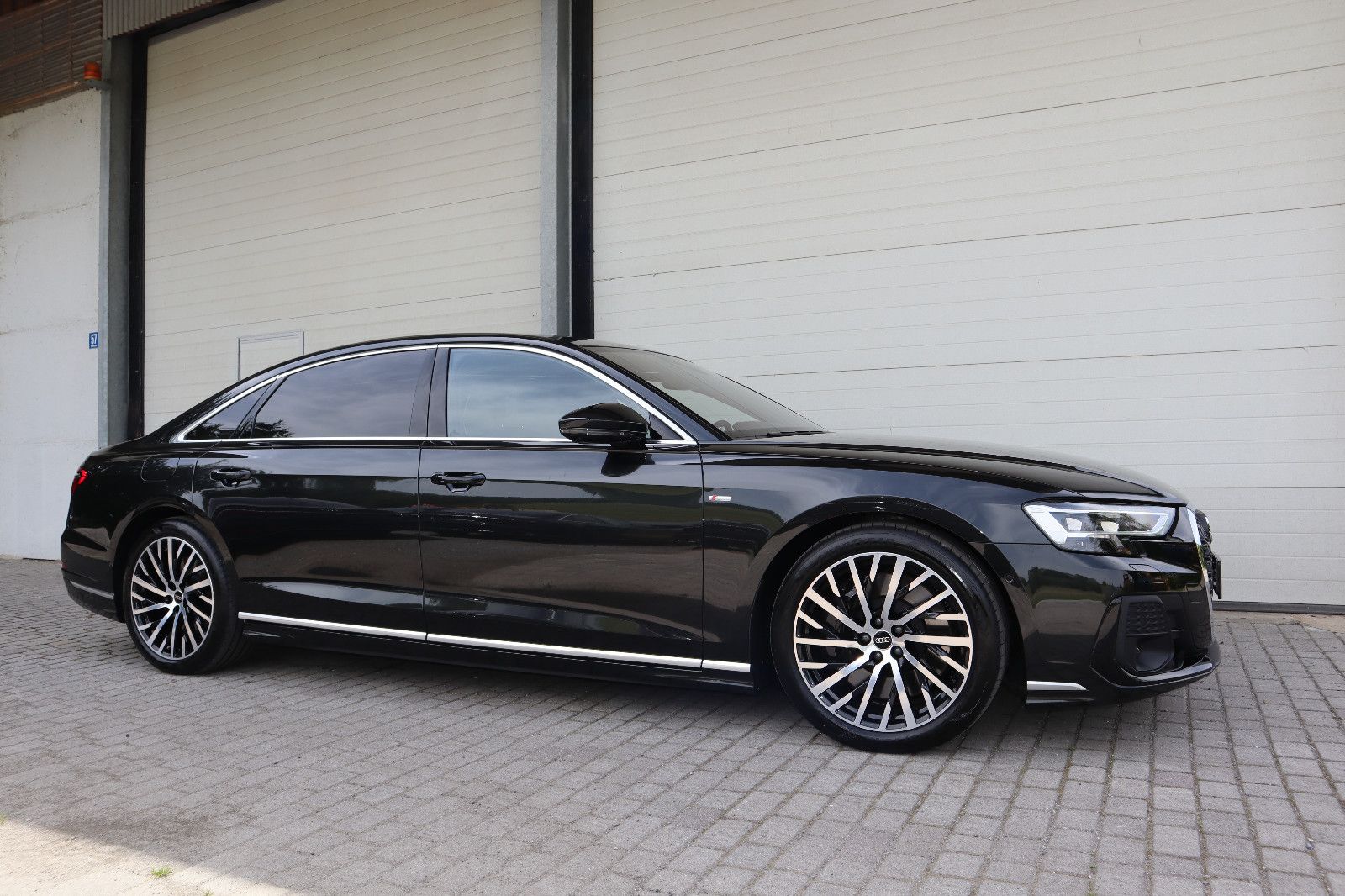 Audi A8L 60 TFSI e lang exclusive S-LINE - Samsaru's Car Outlet