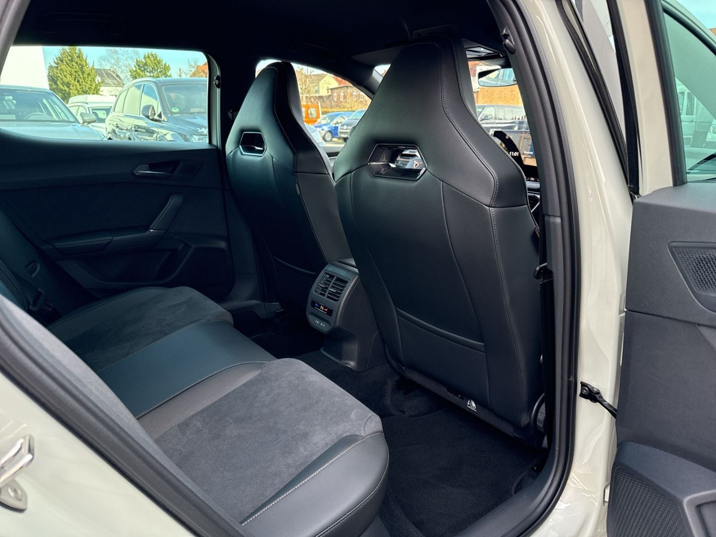 Cupra Leon 1.5 eTSI AD - Samsaru's Car Outlet