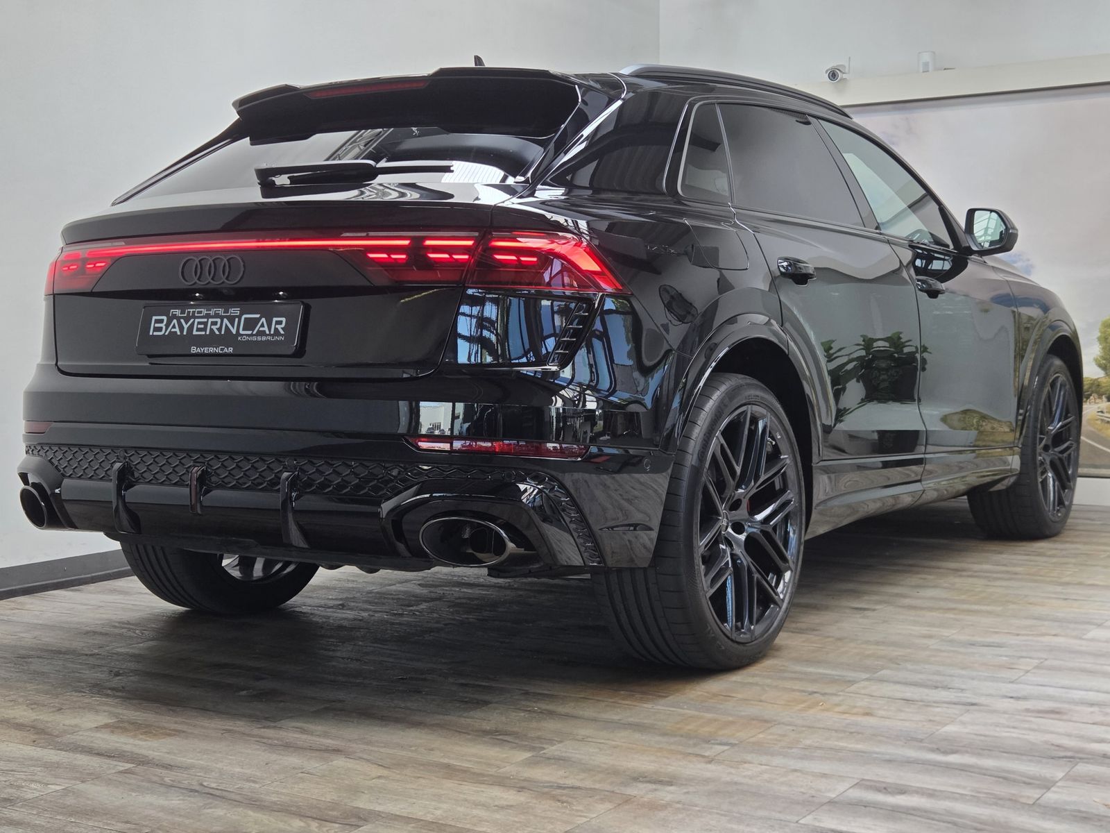 Audi RSQ8 Sportabgas AHK Standhzg. Black+ RS-Design