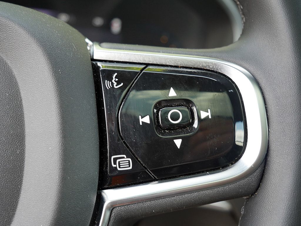 Volvo XC90 B5 AWD Plus Bright LUFTFEDERUNG 360° PANO