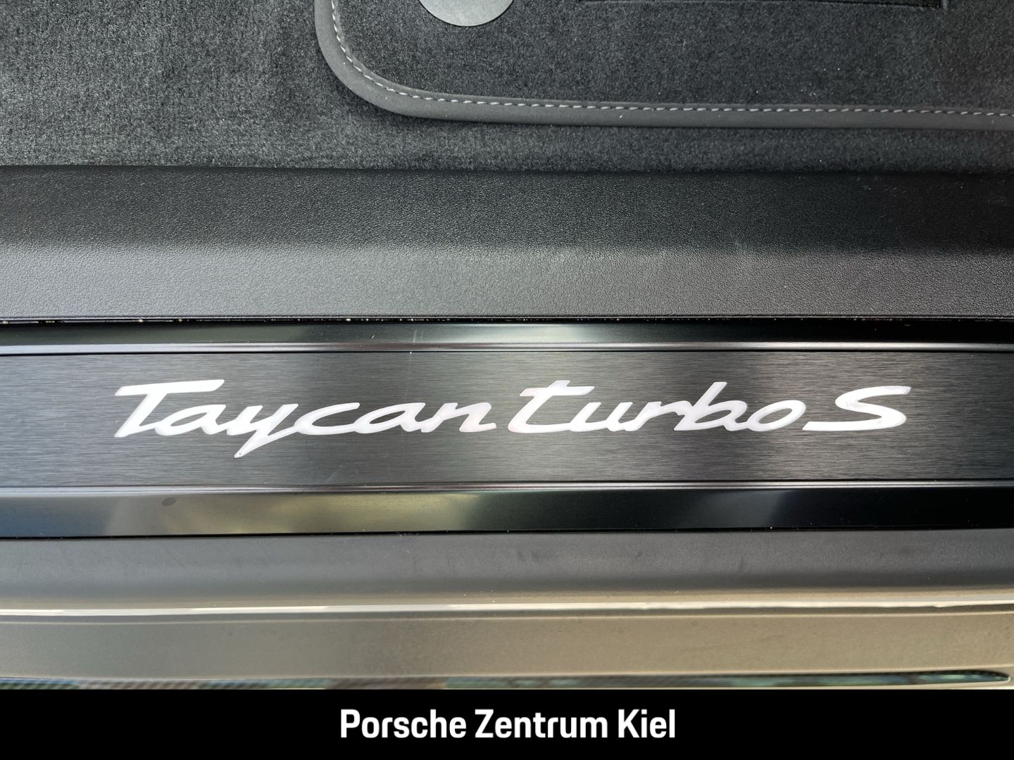Porsche Taycan Turbo S Sport Turismo Burmester Sunshine-