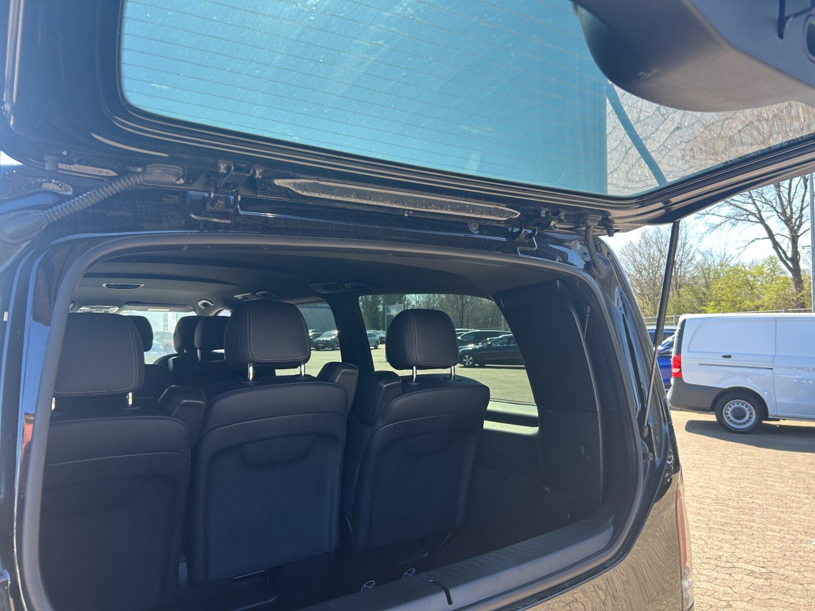 Mercedes-Benz V 300 d AVANTGARDE - Samsaru's Car Outlet