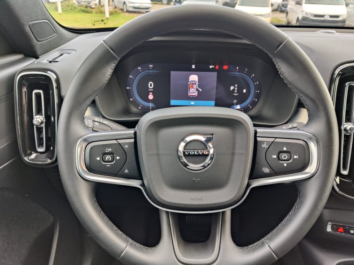 Volvo XC40 B3 Core, 360°-Kamera, Winterräder, LED