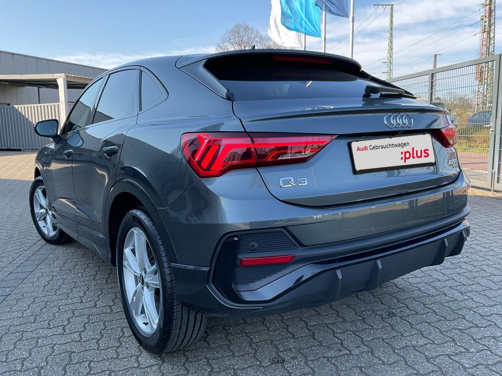 Audi Q3 Sportback 40 TFSI quattro S line - Samsaru's Car Outlet