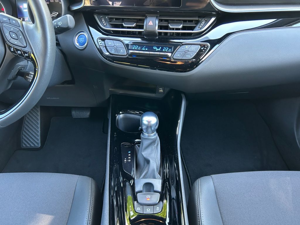 Toyota C-HR 2.0 Hybrid - Samsaru's Car Outlet