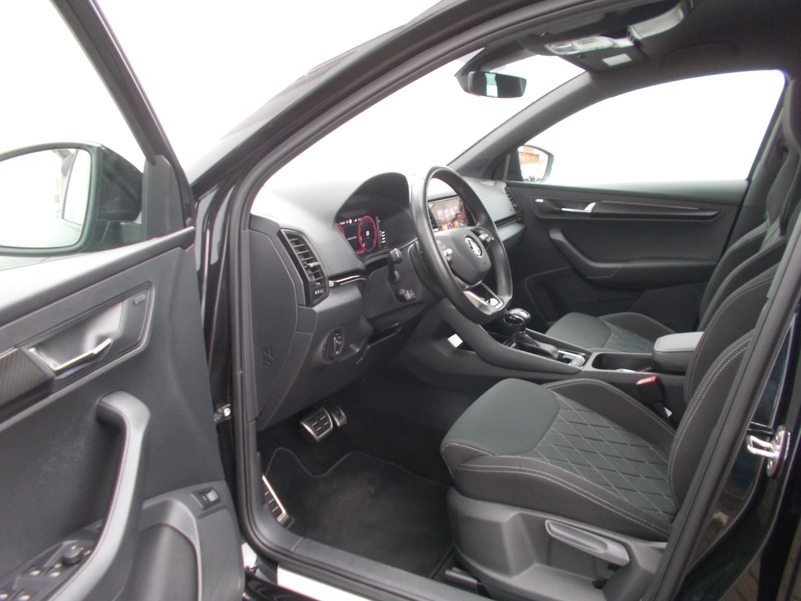 Skoda Karoq  1.5 TSI Sportline * DSG * Navi *AHK *360°
