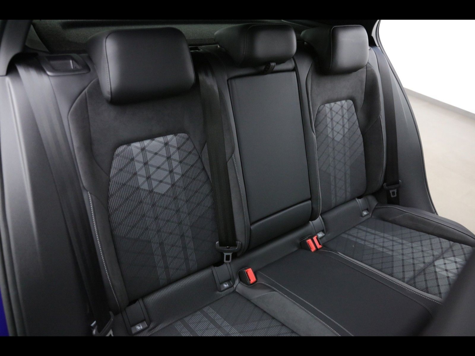 Volkswagen GOLF R-LINE BLACK STYLE 1.5 ETSI DSG Sportpaket