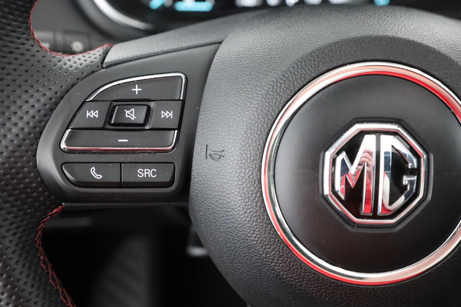 MG HS 1.5 T-GDI Luxury Aut. LED ACC Navi Pano