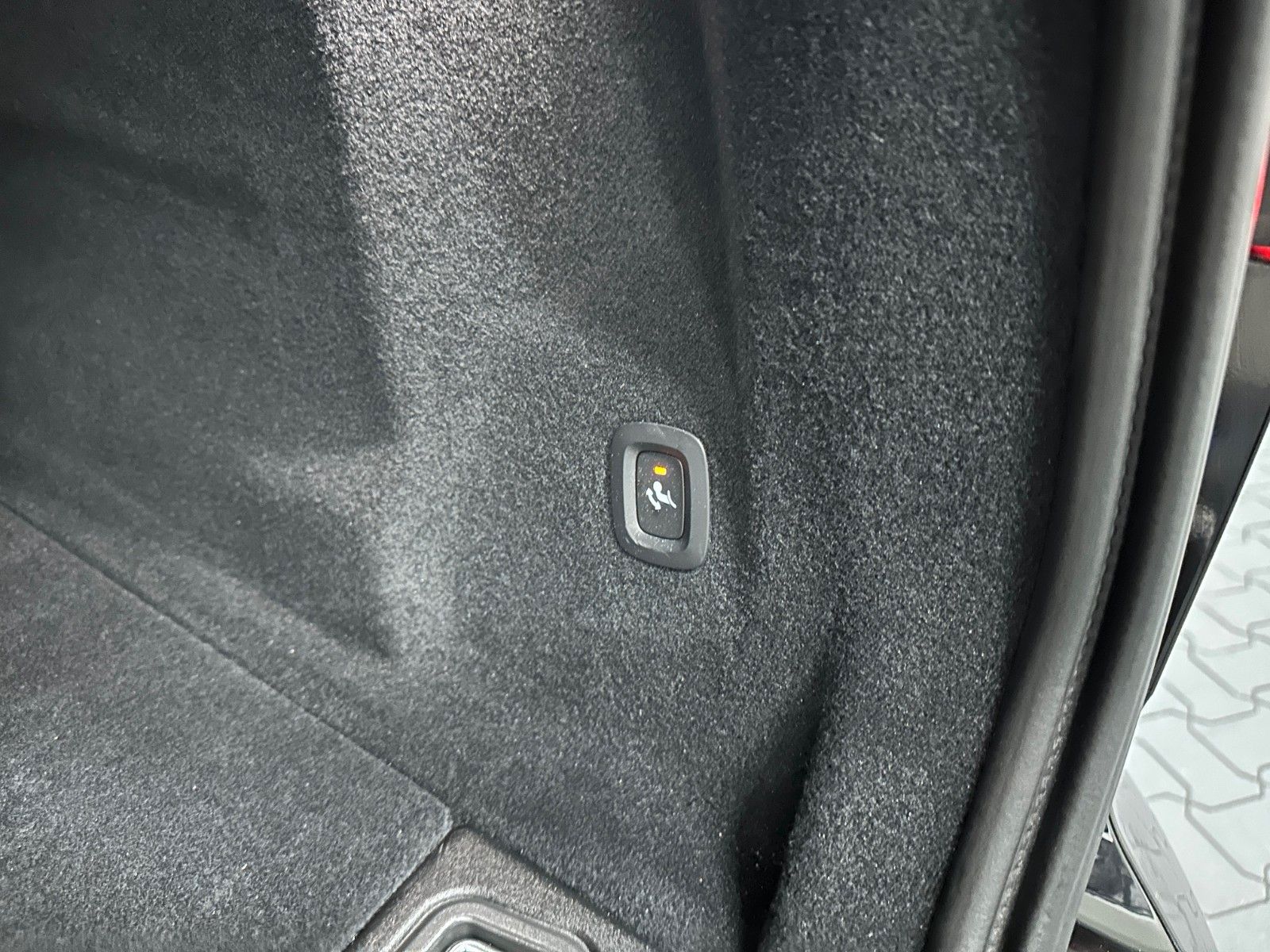 Volvo XC60 Plus Black Edition AWD*21Zoll*PANORAMA*AHK*