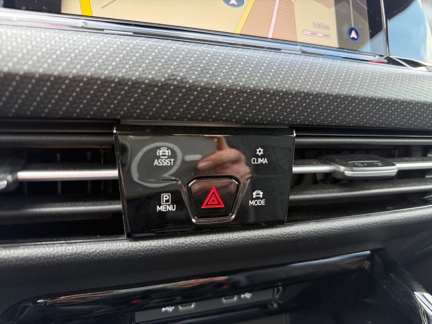 Volkswagen Golf 8 VIII R-Line 1.5 eTSI - Samsaru's Car Outlet