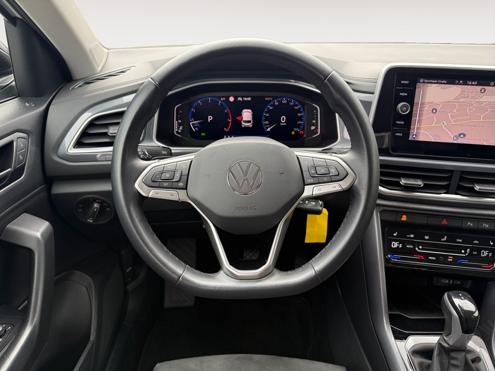 Volkswagen T-Roc 1.5 TSI DSG Facelift Style - Samsaru's Car Outlet