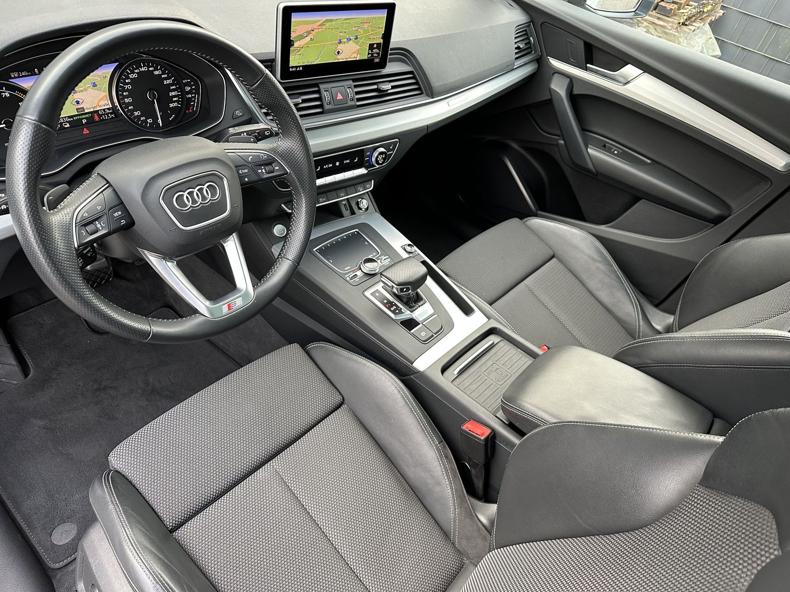 Audi Q5 55 TFSIe Qu S-Line NAV+LED+AHK+VCOCK+PANO+SHZ