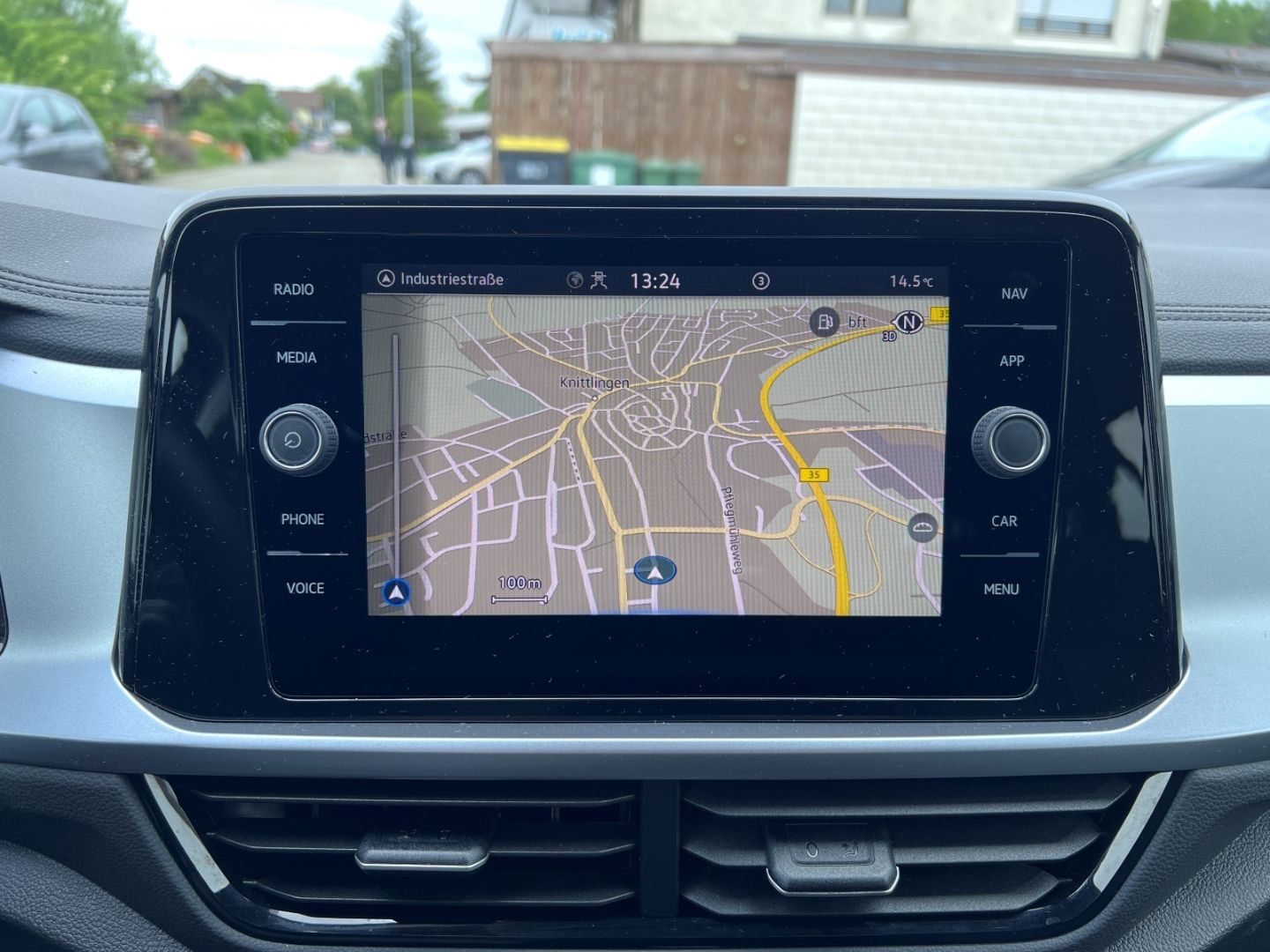 Volkswagen T-Roc 1.0TSI Life - Samsaru's Car Outlet