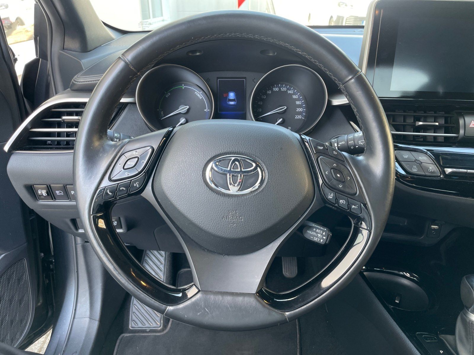 Toyota C-HR 1.8 Hybrid Club - Samsaru's Car Outlet