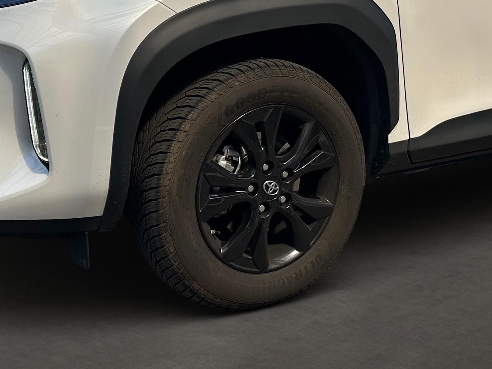 Toyota Yaris Cross Hybrid FWD Black&White Navi+Winterko