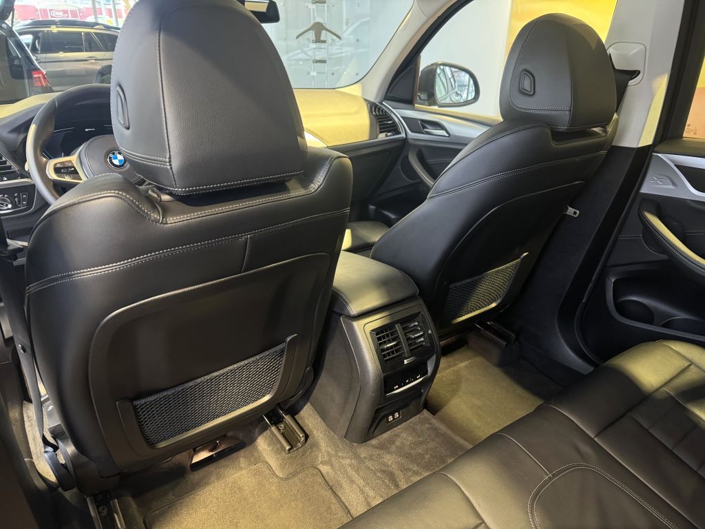 BMW X3 xDrive30e PANO+KAM+KOMF+HUD+HIFI+DAB+LEDer+AL