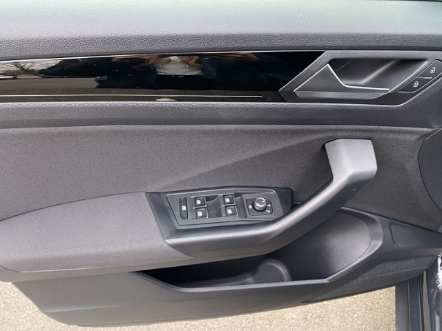 Volkswagen T-Roc Sport 1.5 TSI Black - Samsaru's Car Outlet