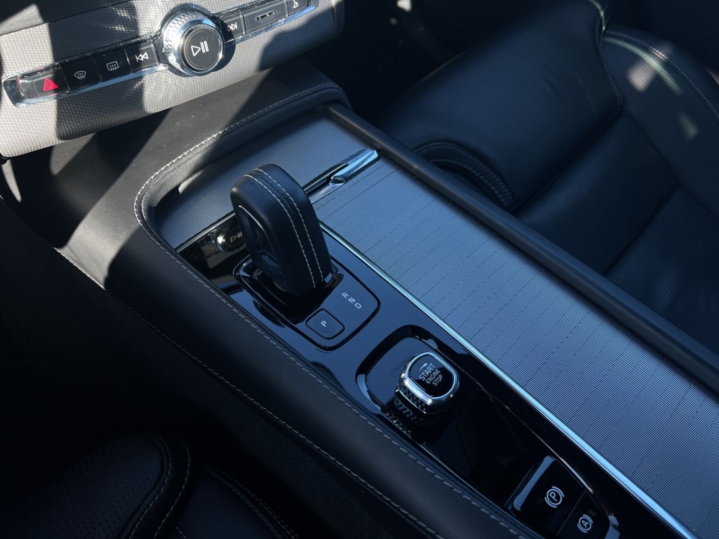 Volvo XC90 B5 D AWD R-Design 4ZKlima MassageSitze