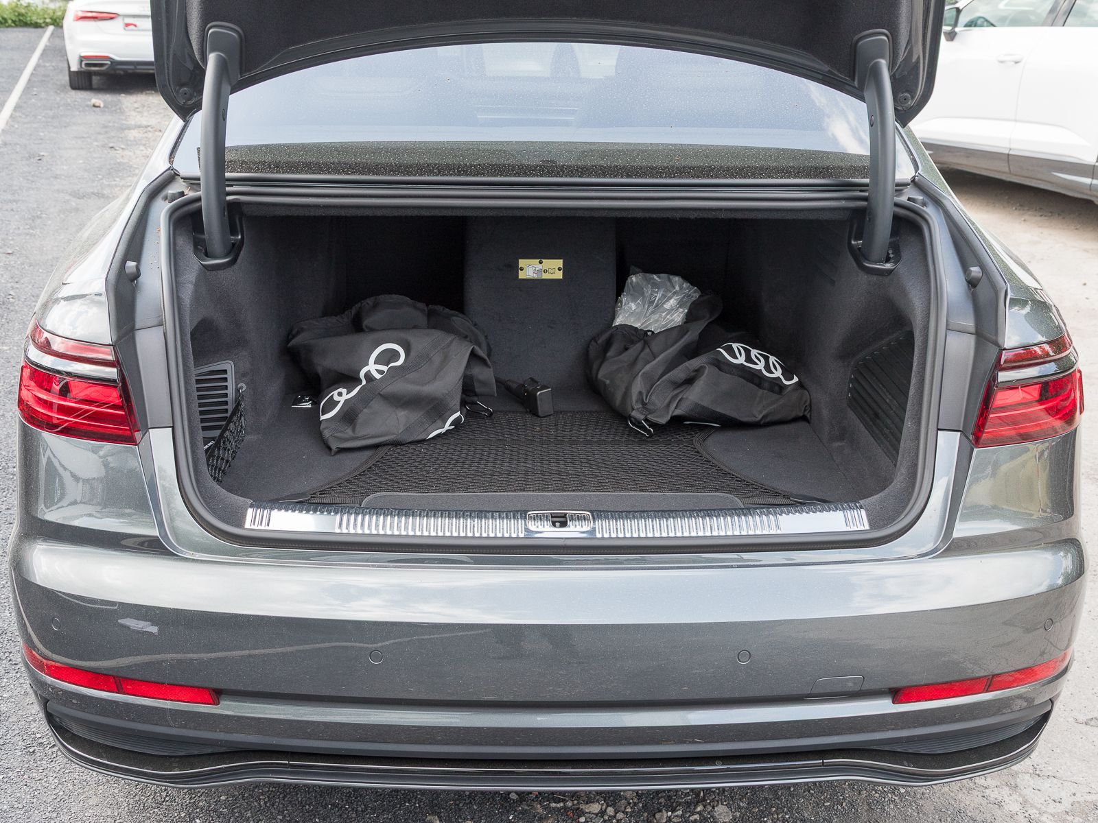 Audi A8 lang 60 TFSIe Q 2x S LINE - Samsaru's Car Outlet