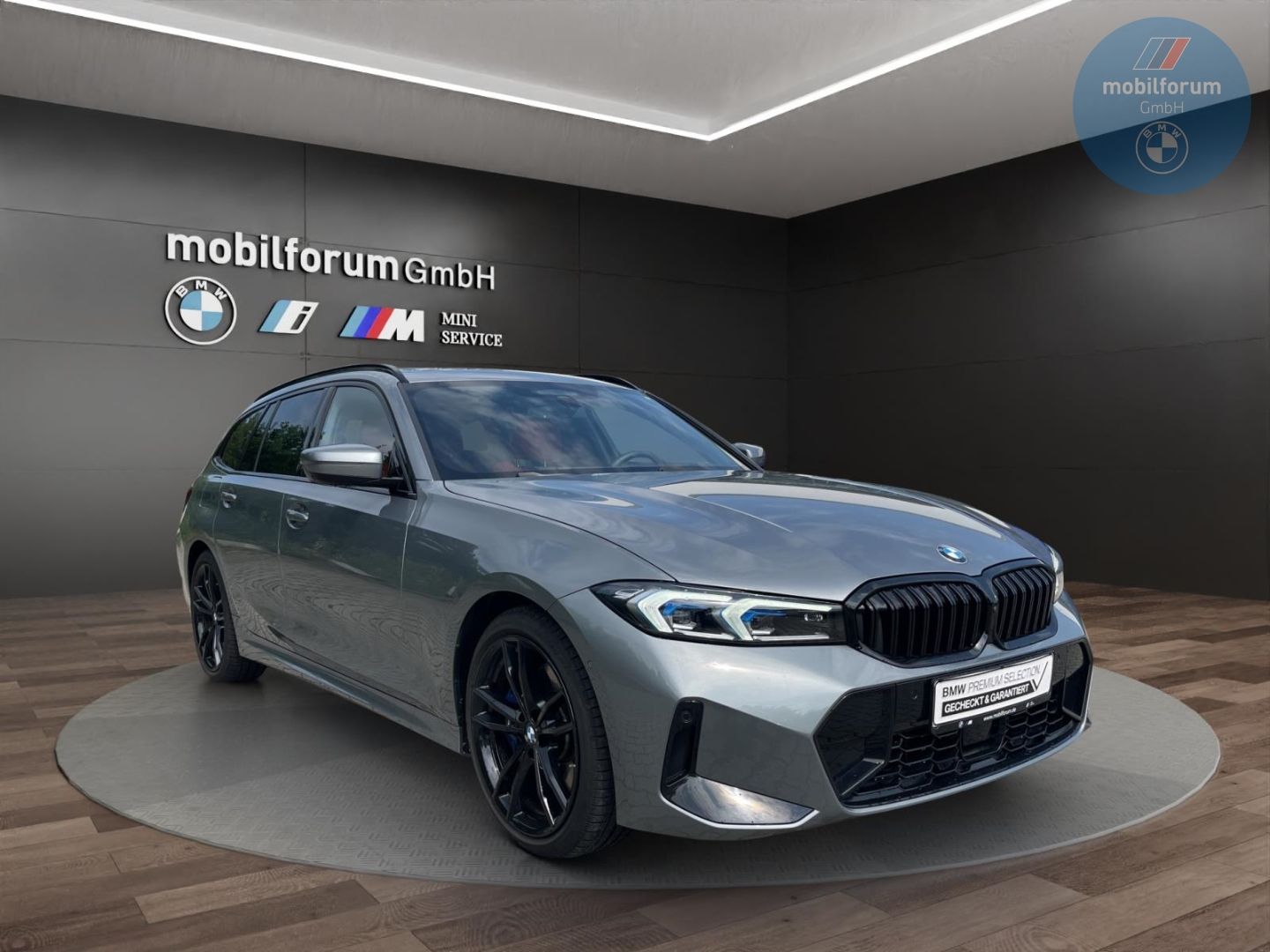 BMW 330 i xDrive Touring M-Sport DriveAssist Prof