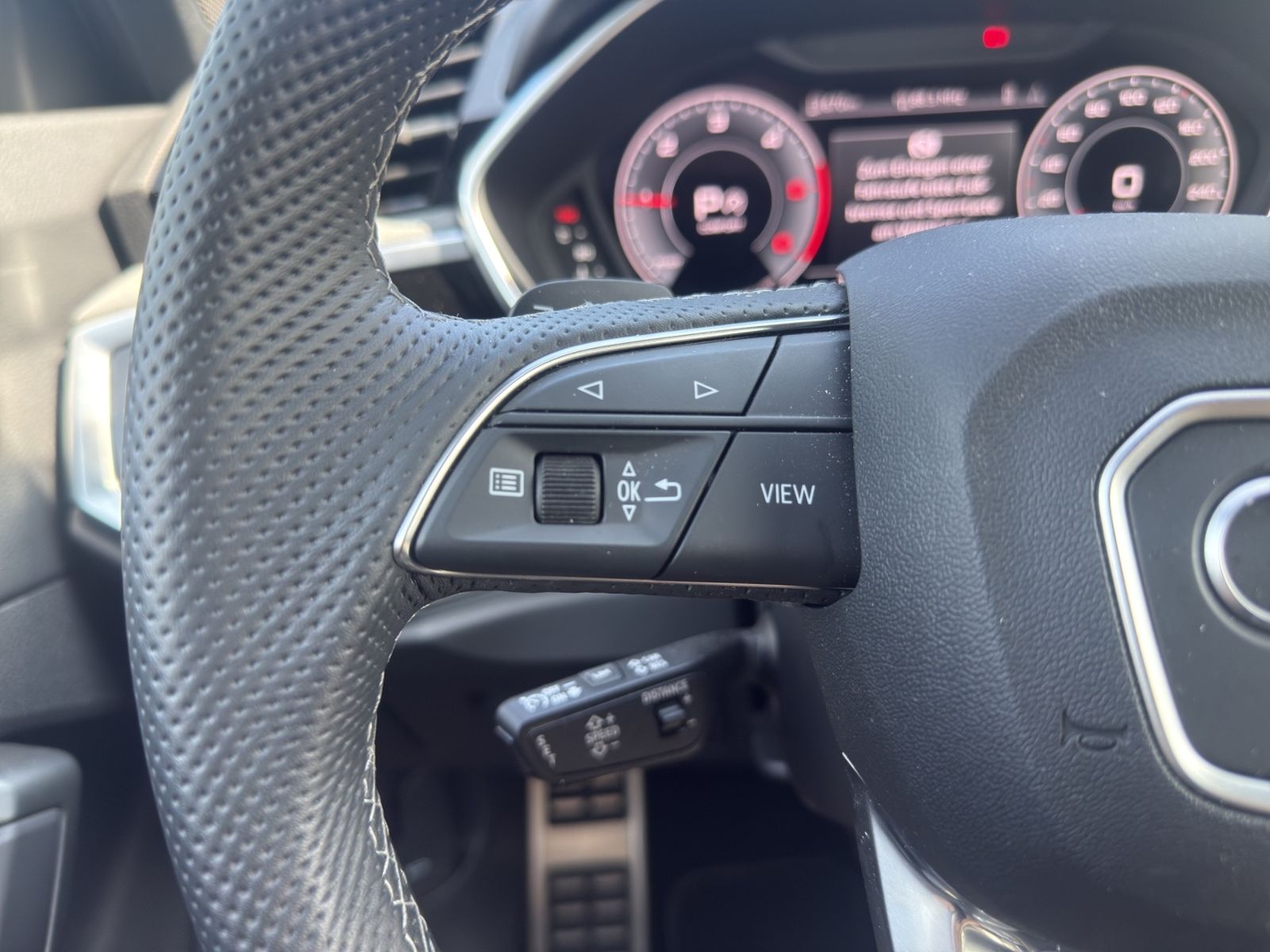 Audi Q3 40 TDI QUATTRO S-LINE+AHK+NAVI+MATRIX