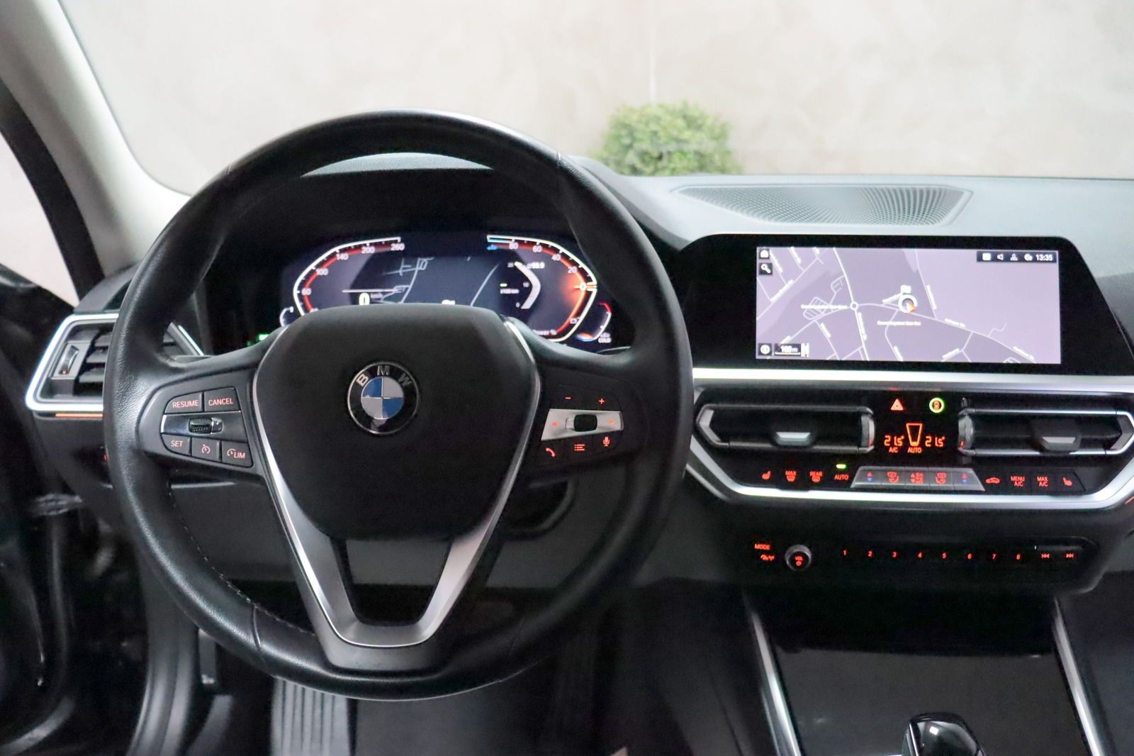 BMW 320 Sport Line Touring - Samsaru's Car Outlet