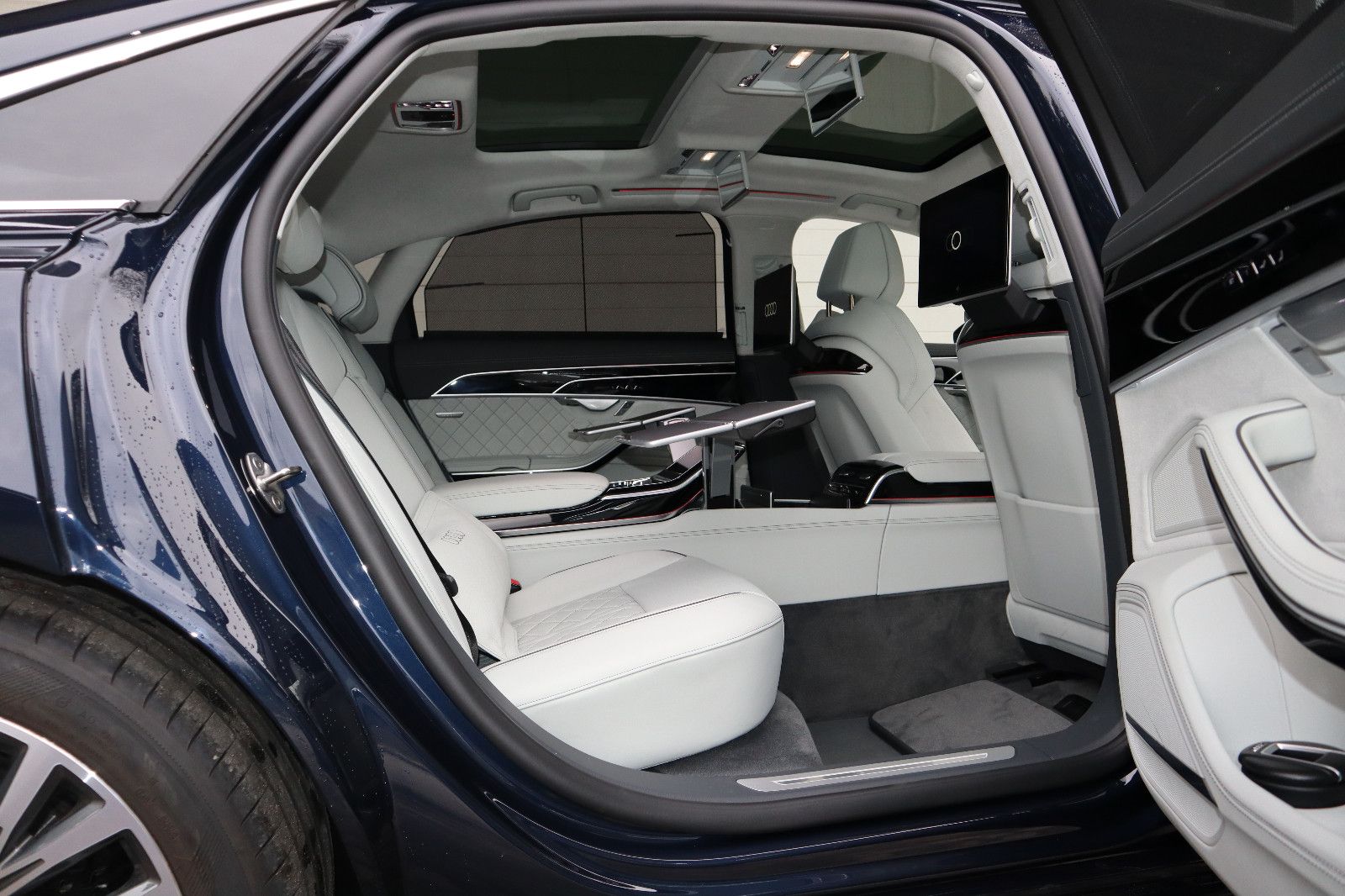 Audi A8L 60 TFSIe lang exclusive - Samsaru's Car Outlet