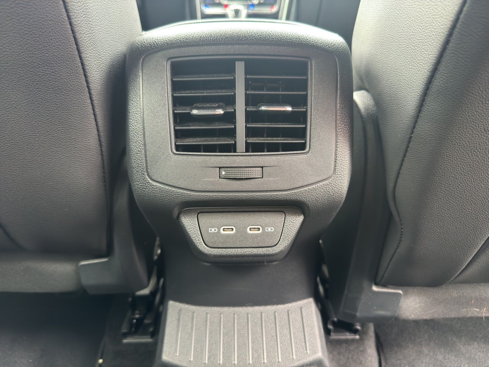 Volkswagen T-Roc R-Line 1.5 TSI - Samsaru's Car Outlet