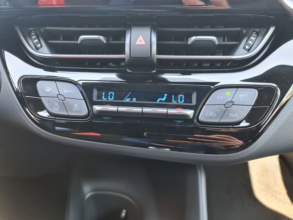 Toyota C-HR Hybrid Flow - Samsaru's Car Outlet