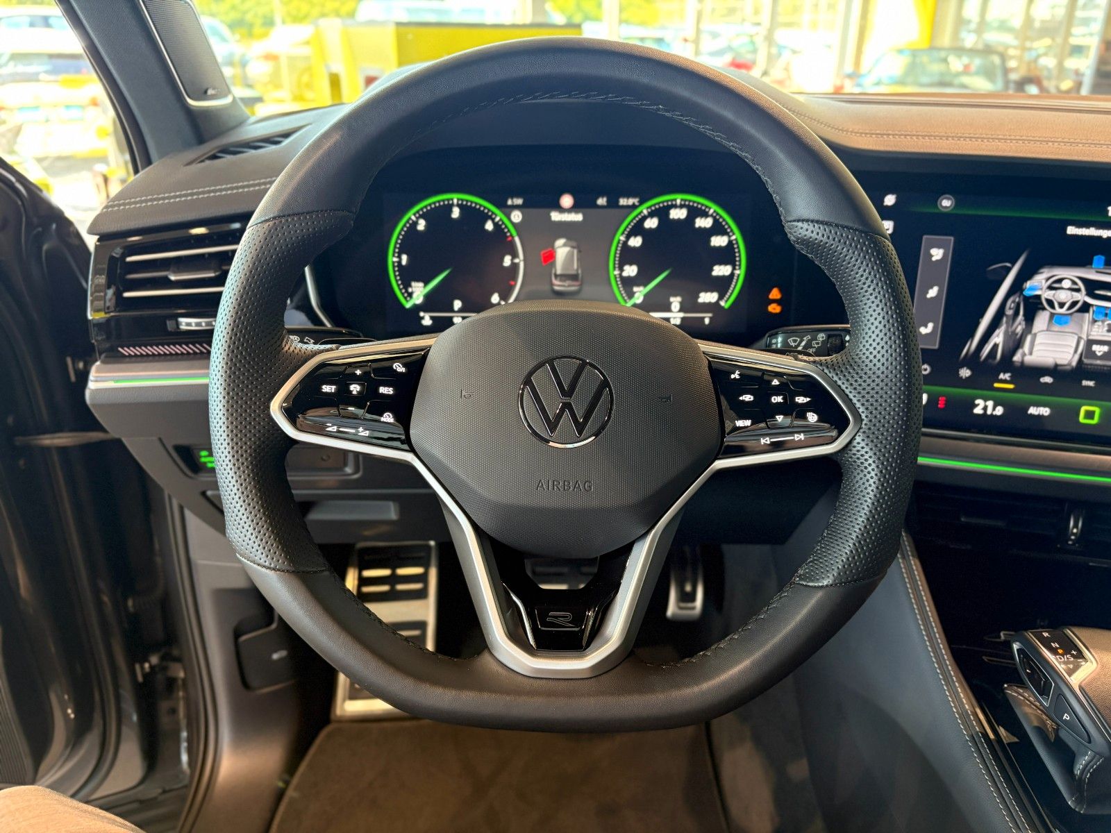 Volkswagen Touareg 3.0 TDI R-Line - Samsaru's Car Outlet