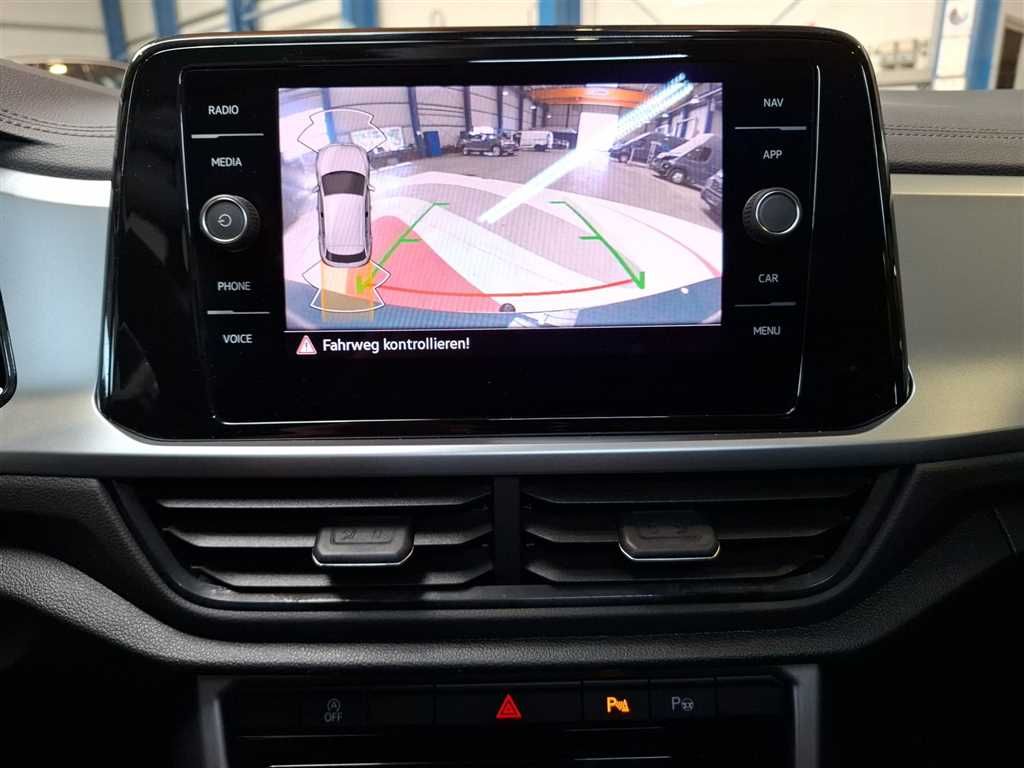 Volkswagen T-Roc Life 2.0 TDI DSG - Samsaru's Car Outlet