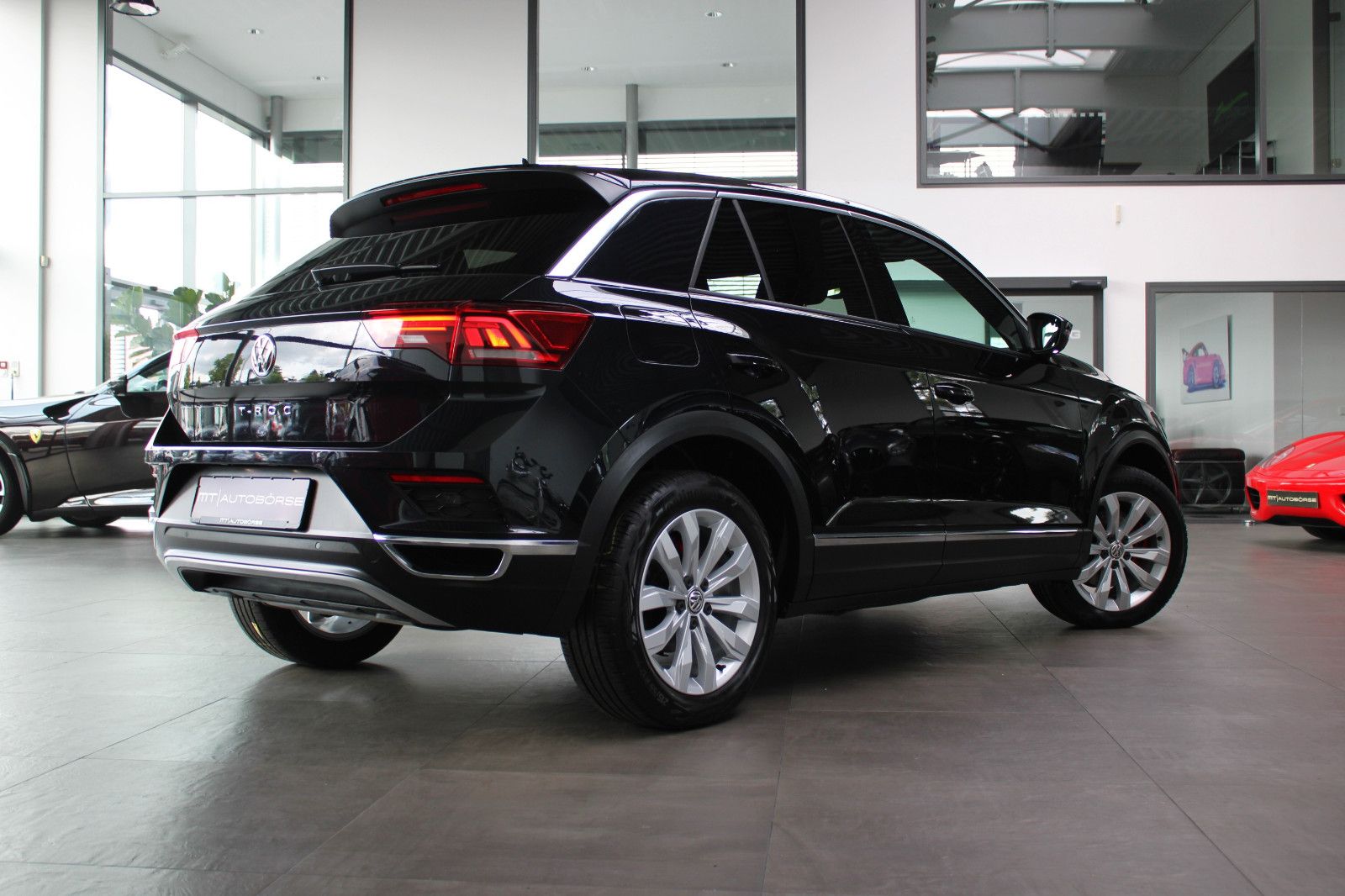 Volkswagen T-ROC 1.5 TSI ACT * SPORT * - Samsaru's Car Outlet