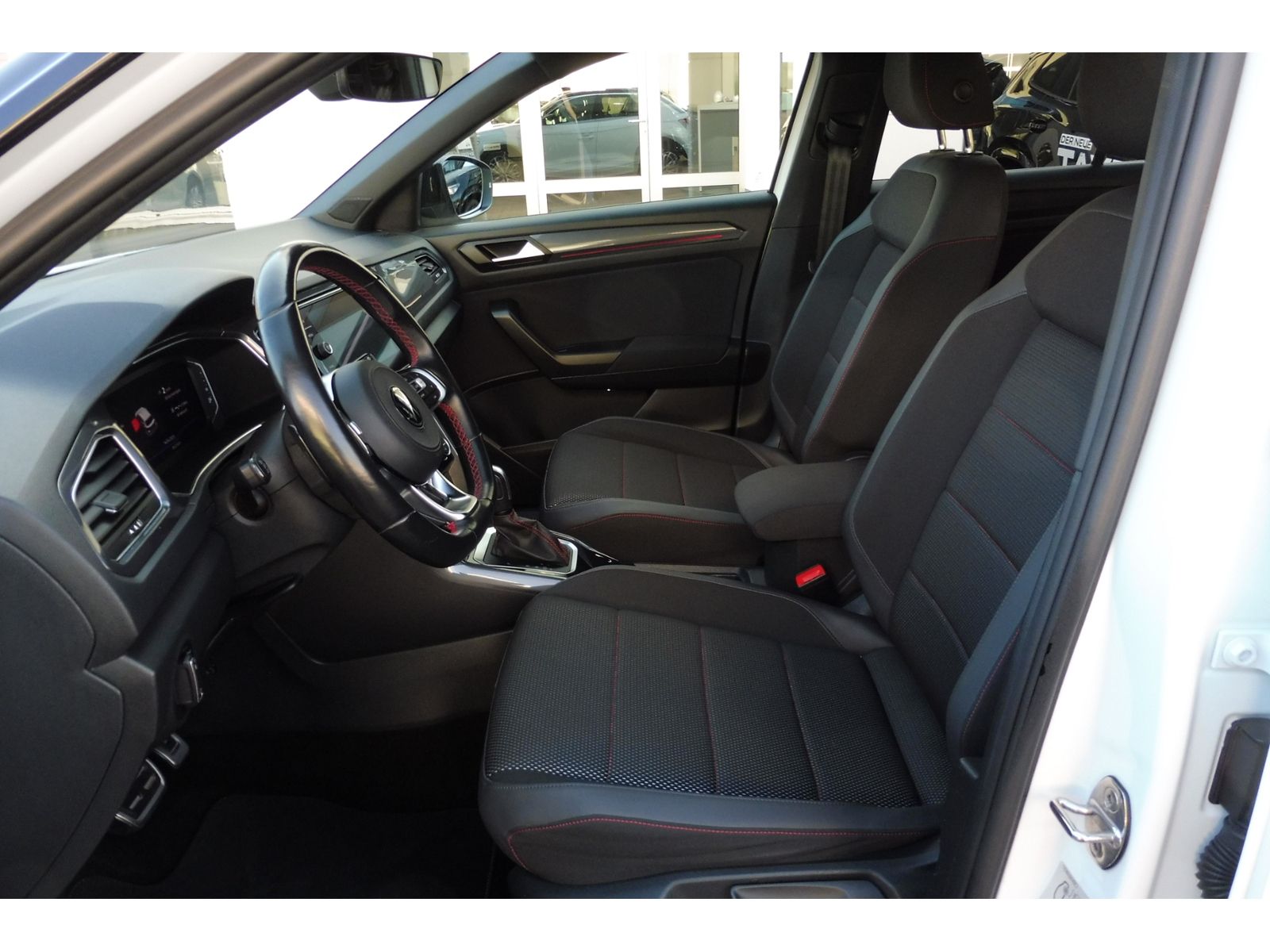 Volkswagen T-ROC Sport 1.5 TSI - Samsaru's Car Outlet