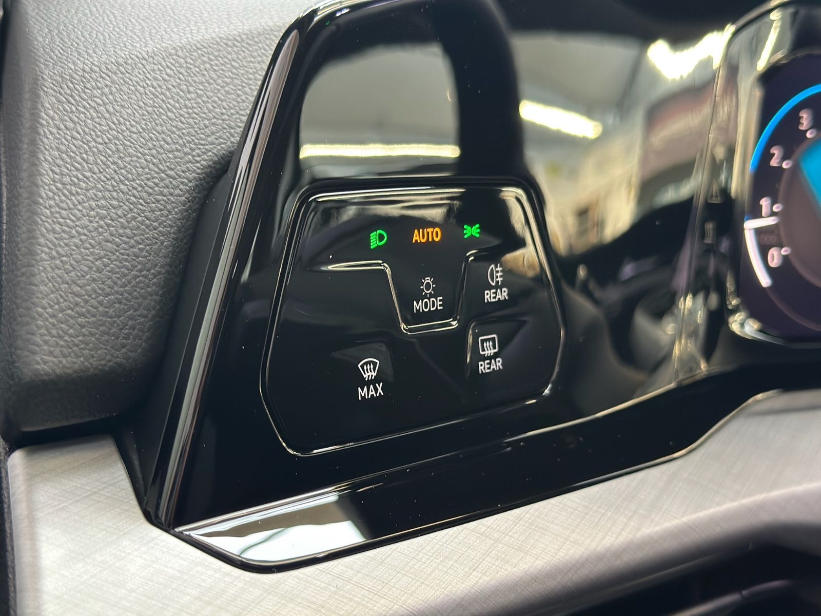 Volkswagen Golf 1.5 TSI Life - Samsaru's Car Outlet