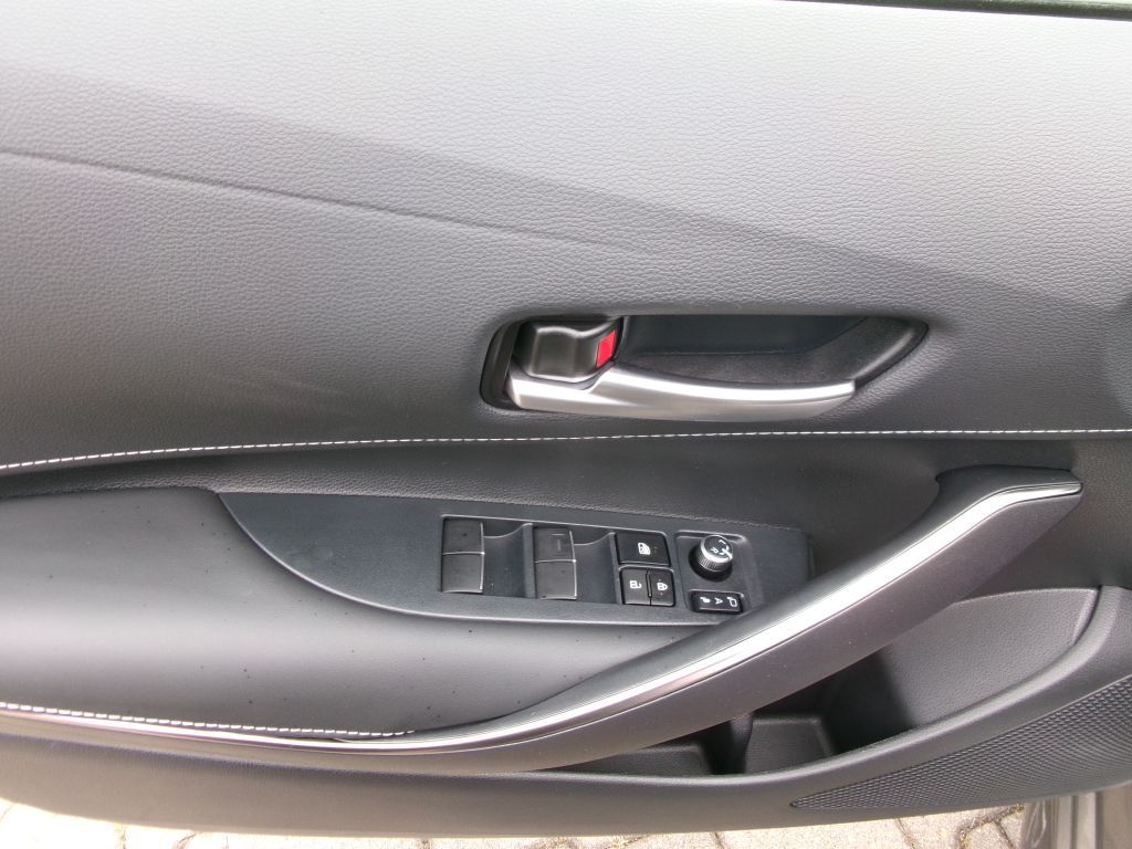 Toyota Corolla 1.8 Hybrid Team D +NAVI+TPKT+BI LED+