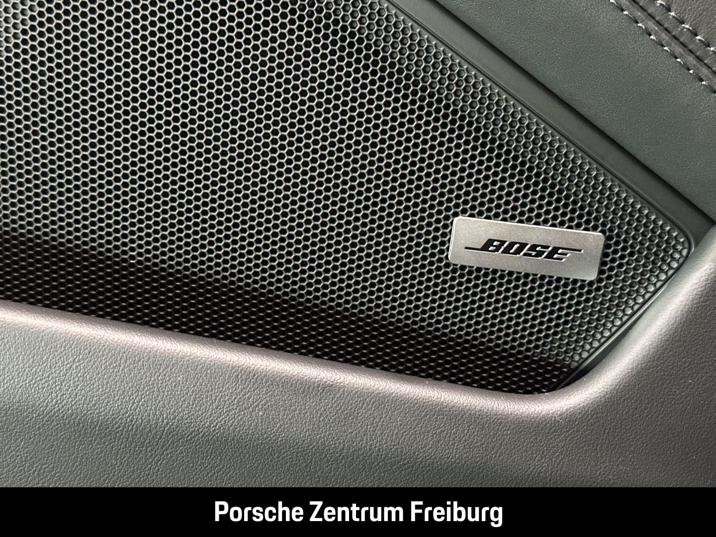 Porsche 992 911 Targa 4 GTS BOSE Sportabgasanlage LED