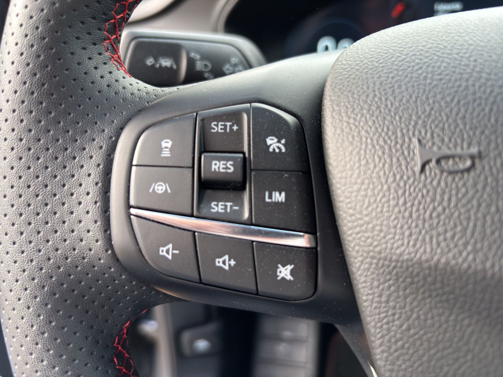 Ford Focus ST-Line X Turnier Aut.*AHK*ACC*HUD*KAM*NAV