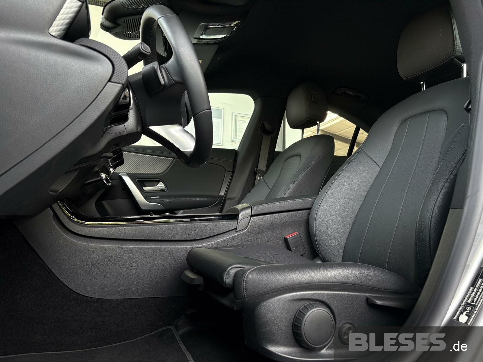Mercedes-Benz CLA 180 Progressive - Samsaru's Car Outlet
