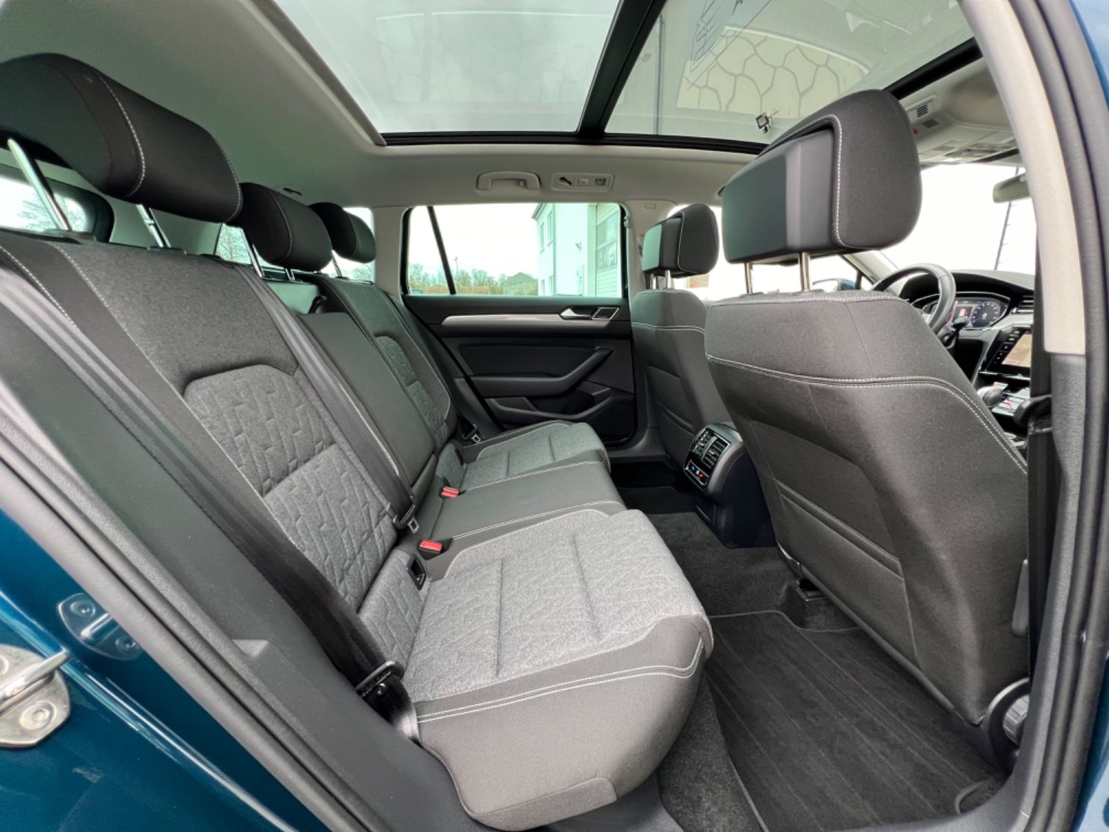 Volkswagen Passat 2.0 TDI - Samsaru's Car Outlet