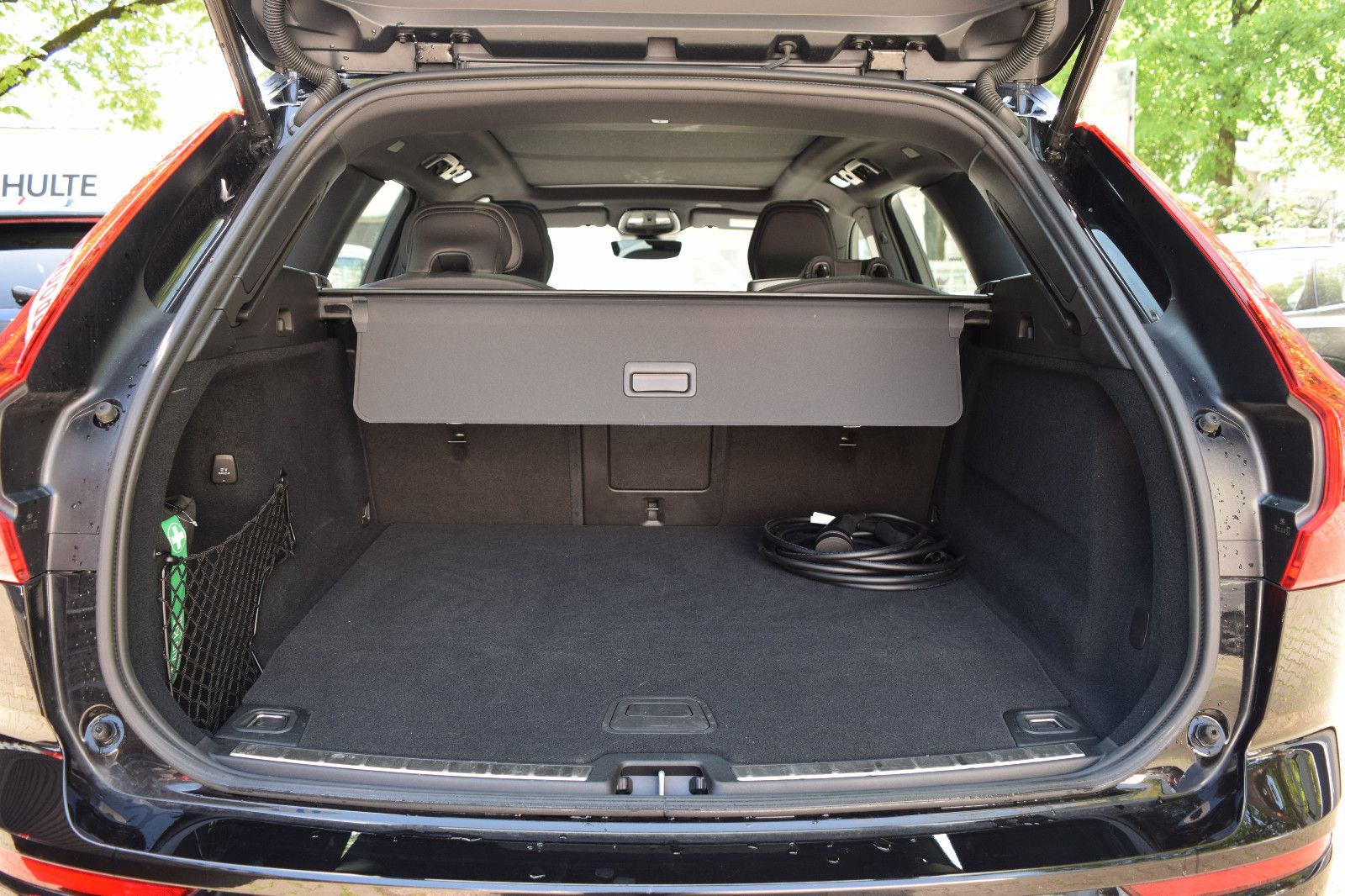 Volvo XC60 T6 Plus Black Edition - Samsaru's Car Outlet