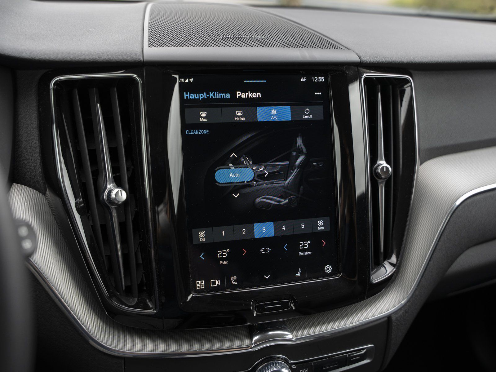 Volvo XC 60 B4 AWD Plus Dark
