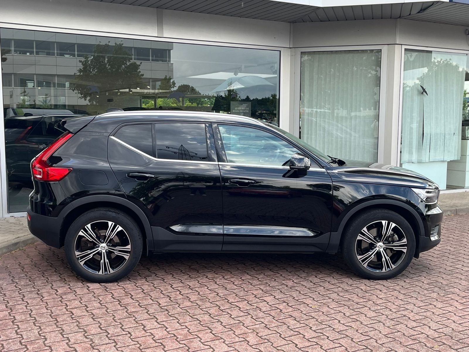Volvo XC40 T5 Recharge Inscription - Samsaru's Car Outlet