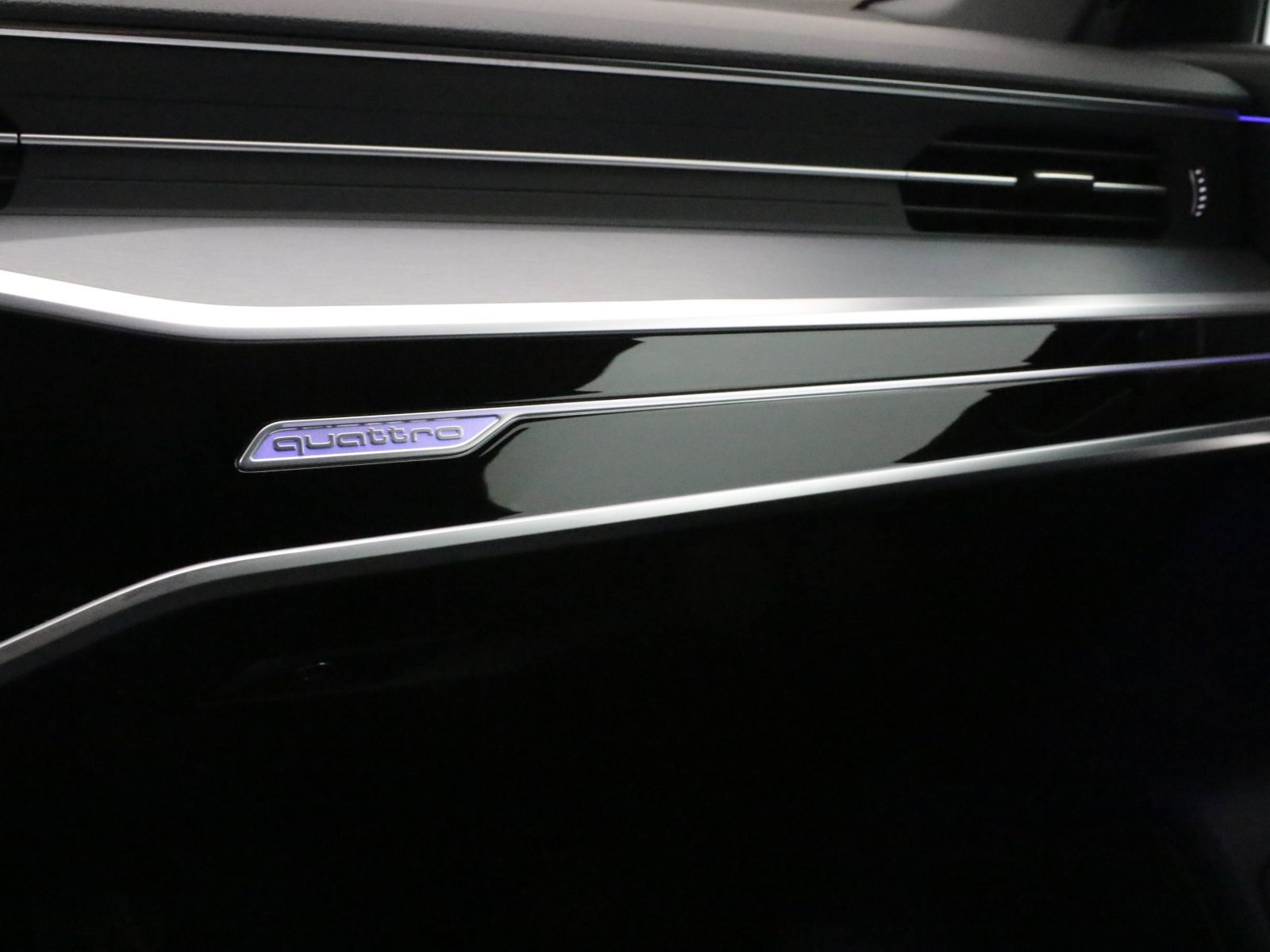 Audi A6 Avant 55 TFSIe quattro S line - Samsaru's Car Outlet