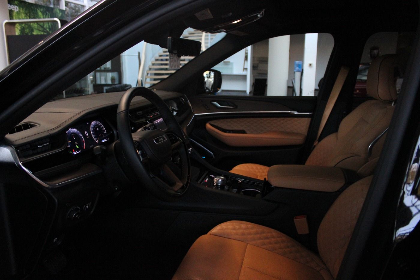Jeep Grand Cherokee 5.7 L V8 Hemi 360° Kamera