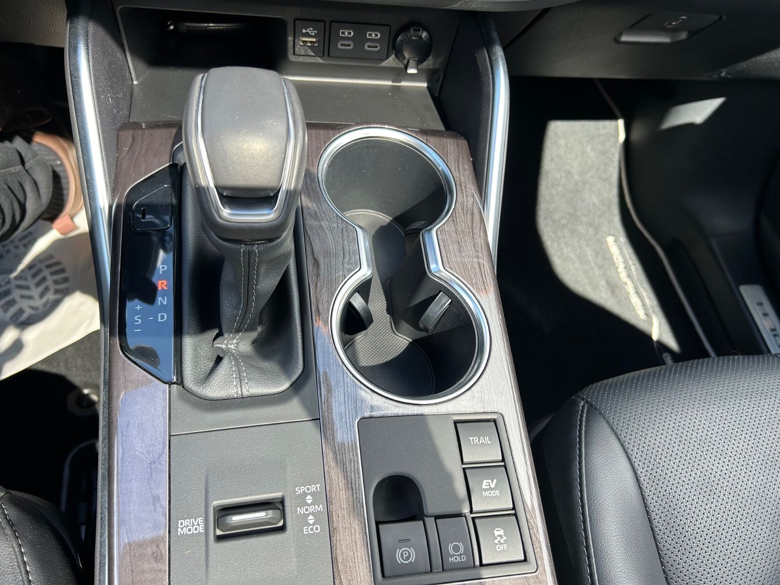 Toyota Highlander Hybrid Luxury AWD ( 7 Sitzplätze )