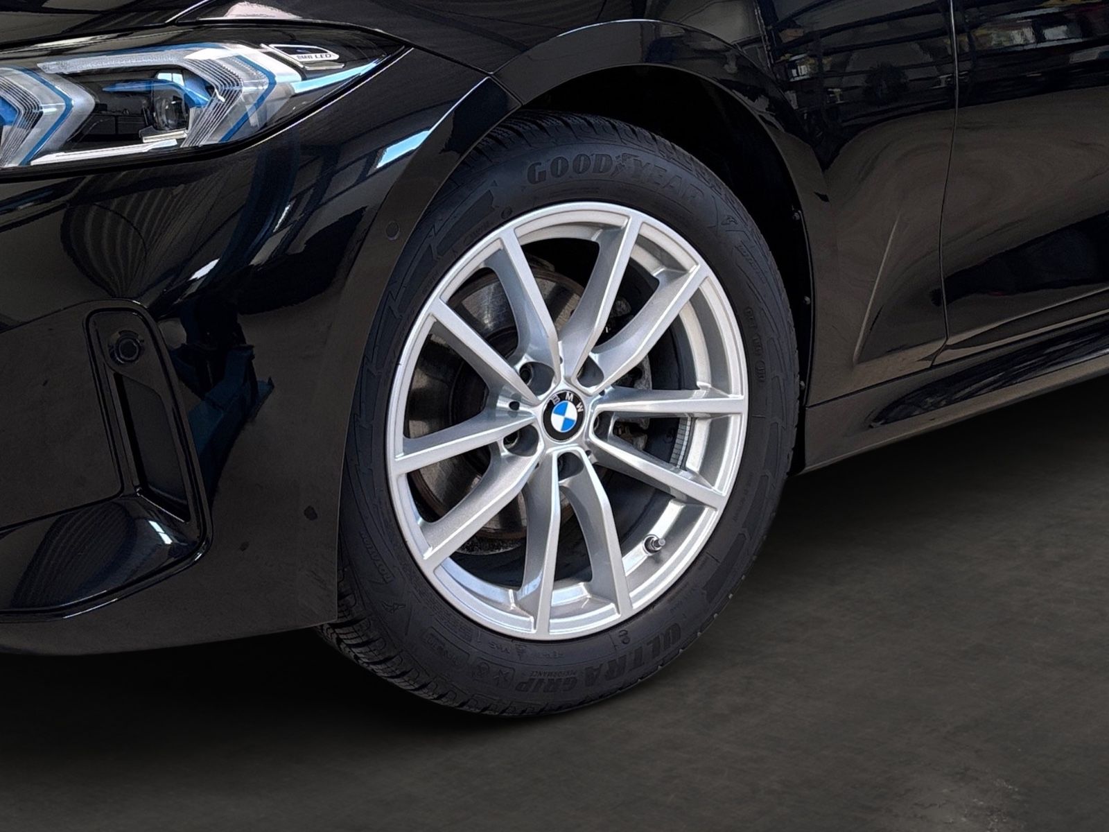 BMW 320i Touring M Sport -AHK/Pano/HeadUp/Innovation