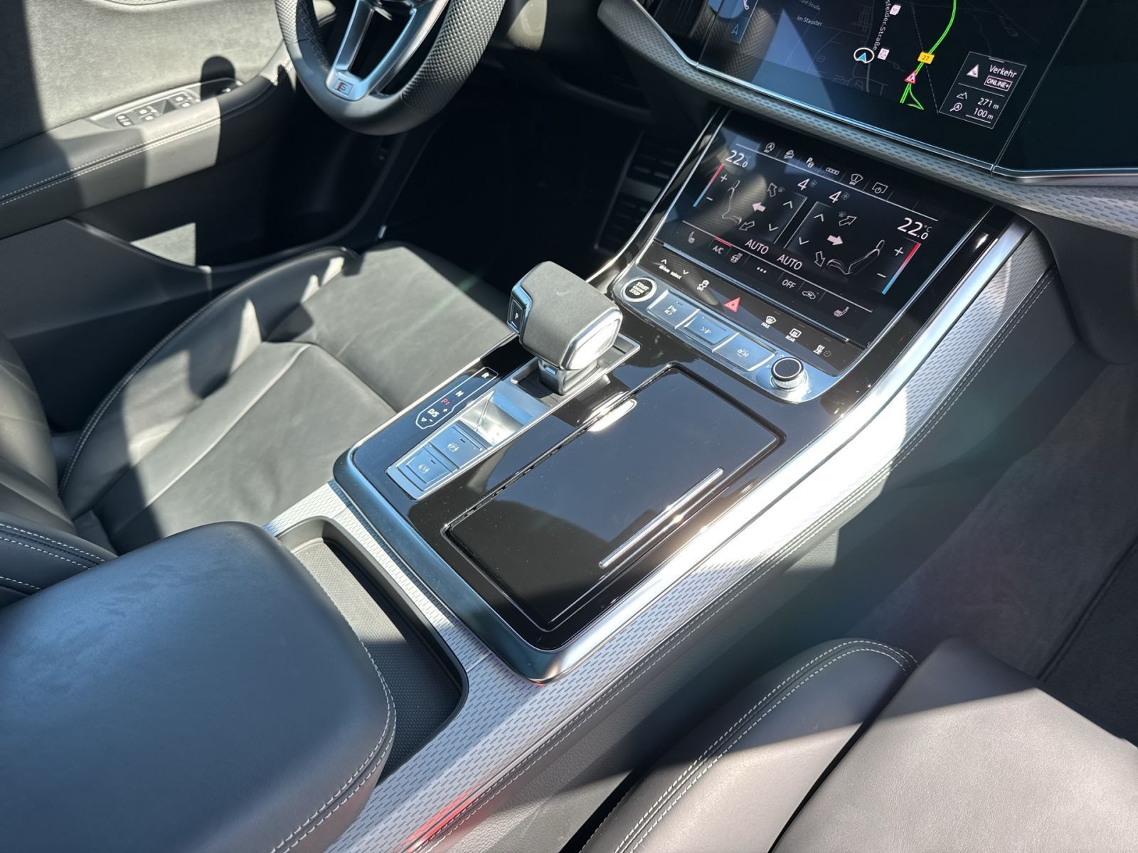 Audi Q8 S line 50 TDI AHK/StHz/HuD/22''/HDMatrix/4Len