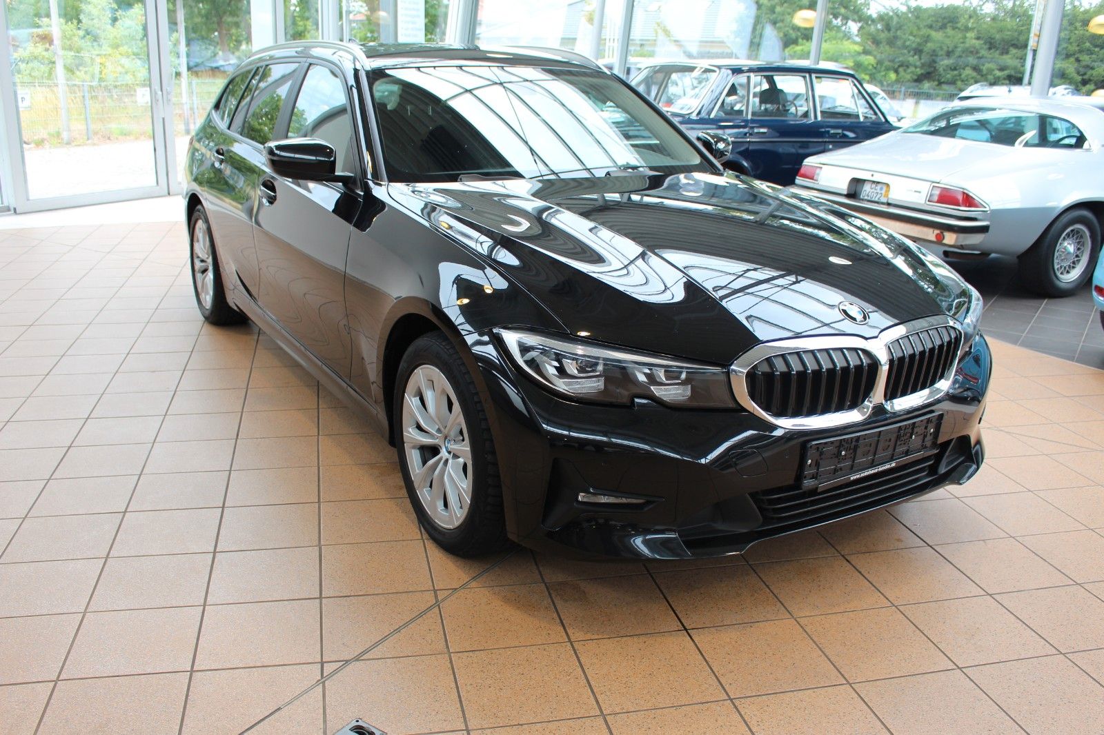 BMW 318d Touring Advantage - Samsaru's Car Outlet